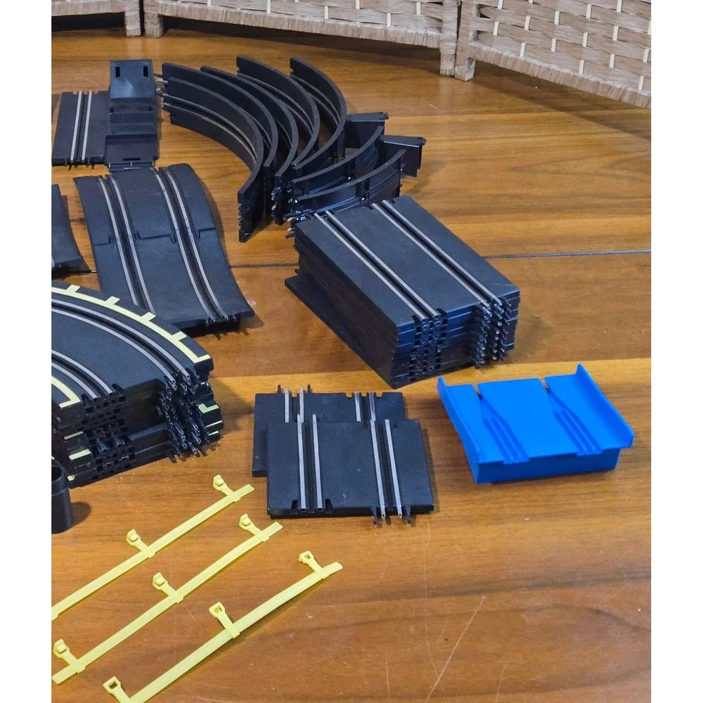Vintage Slot Car Track Pieces Bulk Lot Curves Straights Risers Crossovers HO‎